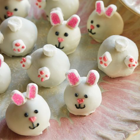 Bunny Oreos, Recipes For Easter, Oreo Balls Recipe, Black Food Coloring, Oreo Balls, Refined Coconut Oil, Pink Food Coloring, Chocolate Sandwich, Chocolate Sandwich Cookies