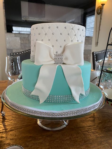 Tiffany Cakes Ideas, Tiffany And Co Cake Ideas, Tiffany Blue Cake Ideas, Tiffany And Co Birthday Cake, Breakfast At Tiffanys Birthday Theme Cake, Tiffany And Co Cake, Tiffany Birthday Cake, Tiffany Blue Cake, 50th Birthday Celebration Ideas