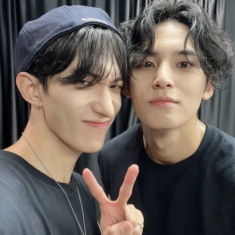 svt seokgyu lq icon selca #dk#mingyu#seokgyu#seventeen#svt Seventeen Duo Photo, Kpop Duos, Vernon Chwe, Seventeen Going Seventeen, Facing The Sun, Seventeen Debut, Seventeen Wallpapers, Mingyu Seventeen, Single Dads