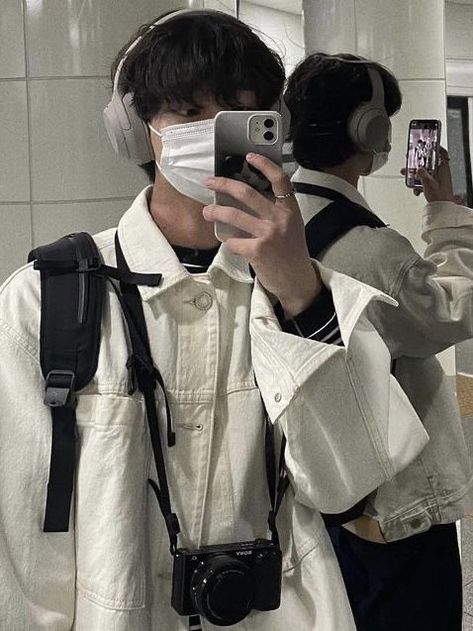 Headphone Outfit, Korean Street Fashion Men, Anime Korea, Outfit Korean, White Headphones, Soft Boy, Cool Outfits For Men, 가을 패션, Fashion Fits