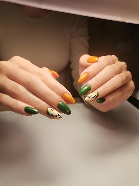 Almond Nail Fall 20 Ideas: Embrace the Season with Stunning Nail Designs - women-club.online Orange And Green Nail Art, Orange And Sage Nails, Dark Green And Orange Nails, Green And Orange Nails Fall, Green And Orange Nail Designs, Orange And Green Nail Designs, Nails Green Orange, Green Orange Nails, Autumn Nails Green