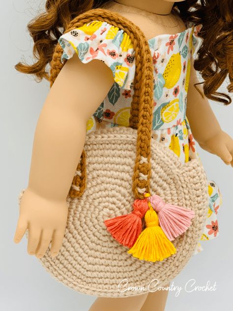 Crochet Doll Hats Free Pattern, Crochet Lovies, Summer Bag Crochet, Summer Bags Crochet, Country Crochet, American Girl Outfits, Crochet Doll Clothes Free Pattern, Crochet Doll Clothes Patterns, American Girl Crochet