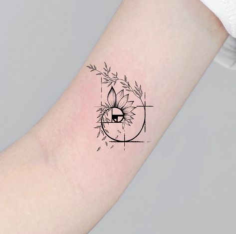 Tattoo Golden Ratio, Golden Spiral Tattoo, Fibonacci Spiral Tattoo, Golden Ratio Tattoo, Fibonacci Tattoo, Tattoo Fixes, Tattoo Meaningful, Flower Of Life Tattoo, Spiral Tattoos