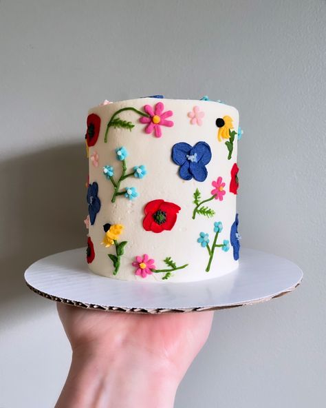 🌸🌼🌻🪻🌺 • • Order wildflower cakes on our website 🔗 in bio! • • #wildflowercake #floralcake #flowercake #buttercreamcakes #buttercreamcake #buttercream #buttercreamart #customcake #cakedecorating #cakestagram #cakedesign #instacake #cakeideas #vermontbakery #vermontbaker #homebaker #homebakery #bakergram #vermont #madeinvermont #madeinvt #shelburnevermont #shelburnevt #bluehousebakeshop #cake #baker #pastrychef Wild Flowers Cake Ideas, Wildflower Cake Ideas, Wild Flower Cake Design, Cake With Wild Flowers, Wildflower Cakes, Buttercream Wildflower Cake, Wildflower Cake, Cream Art, Birthday Inspo