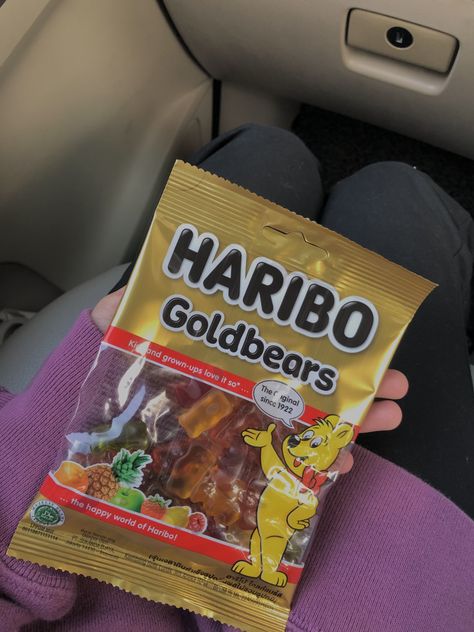 Haribo Gummy Bears Aesthetic, Gummy Bears Aesthetic, My Berry First Birthday, Freakshakes Recipe, Bears Aesthetic, Lee Core, Haribo Gummy Bears, Semester At Sea, Gummy Candies