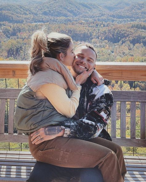 KB ☾ (@katelynbrown) • Instagram photos and videos Kane Brown Music, Kane Brown, Influencer, Couple Photos, Instagram Photos, Photo And Video, Instagram Photo, Instagram