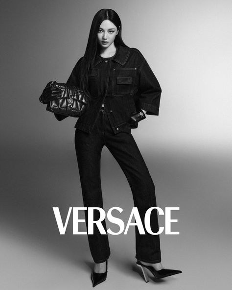 Versace Photoshoot, Versace Style, Global Brands, Fashion Poster, Brand Ambassador, Fashion Photoshoot, K Pop Music, Kpop Girl Groups, Celebrity Photos