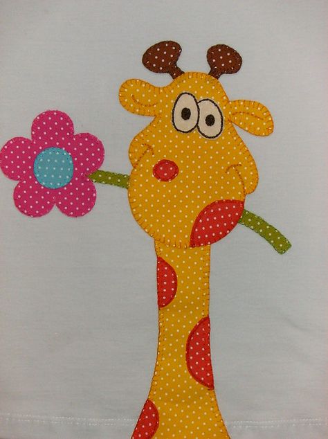 baby look de girafa nas costas | Patricia Klavin Jaunzemis | Flickr Giraffe Quilt, Free Applique Patterns, Baby Applique, Baby Patchwork Quilt, Applique Quilt Patterns, Childrens Quilts, Baby Quilt Patterns, Applique Templates, Applique Quilting