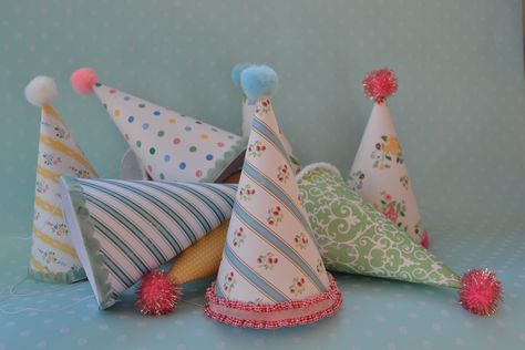 bookmarked under "entertaining" Vintage party hats made from scrapbook paper, pompoms and elastic cording from Three Pixie Lane. Apple Paper, Vintage Birthday Parties, Shabby Chic Party, Birthday Hats, Hat Tutorial, Doll Party, Birthday Party Hats, Black Apple, Diy Hat