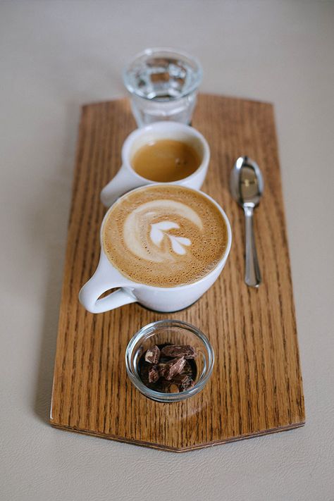 Coffee Presentation Ideas, Coffee Presentation, Coffee Shop Branding, Italy Coffee, Coffee Board, Food Art Photography, Coffee Tray, Coffee Serving, Coffee Service