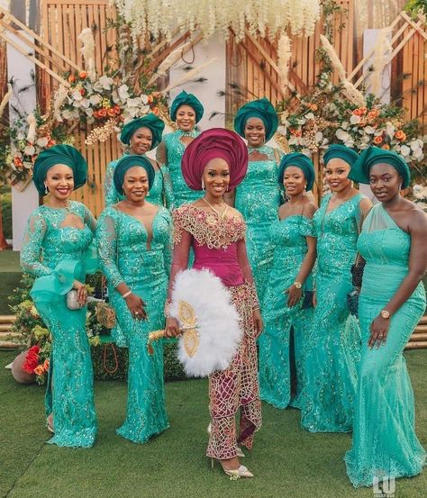 African Traditional Wedding Dress Bridesmaid, Igbo Bride Traditional Weddings, Asoebi Styles Lace, Nigerian Bridesmaid Dresses, Nigerian Traditional Dresses, Nigerian Wedding Dresses Traditional, African Bridesmaids, Igbo Traditional Wedding, Nigerian Wedding Dress