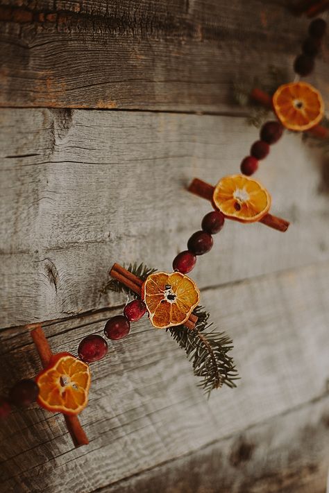 Mustard Christmas Decor, Diy Cranberry Garland, Persimmon Garland, Orange Cranberry Garland, Cranberry Orange Garland, Dried Cranberry Garland, Orange And Cranberry Garland, Cranberry Garland Diy, Cinnamon Garland