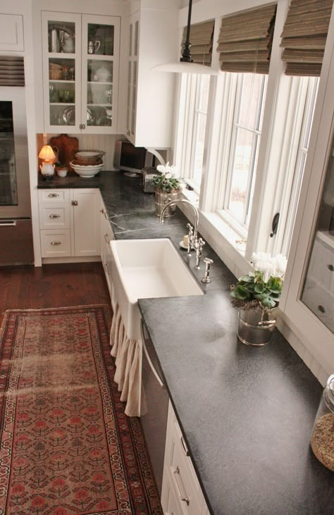 Soapstone...pros, cons, and how to care for it. Soapstone Kitchen, Countertops Diy, Replacing Kitchen Countertops, Kitchen Countertop Materials, Boho Styl, Cheap Kitchen, Kitchen Redo, Counter Tops, Kitchen Remodel Idea