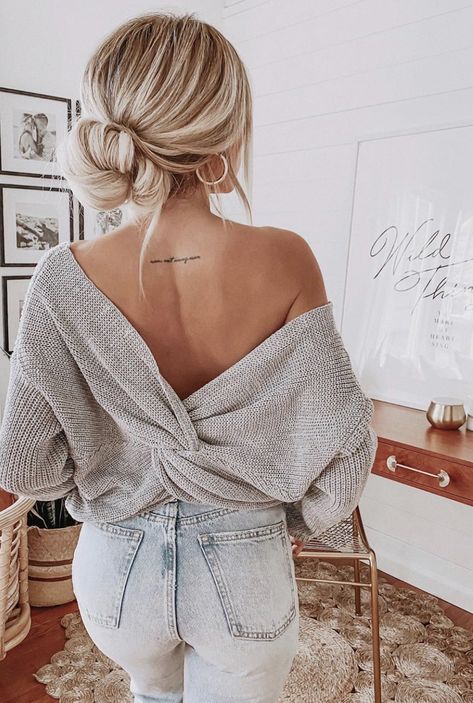 Hair Boho Style, Emily Rose Hannon, Rainy Day Outfit For School, Rainy Day Outfit For Work, Open Back Sweater, Boho Hairstyle, Outfit Cardigan, Dry Shampoo Hairstyles, Cold Weather Outfit