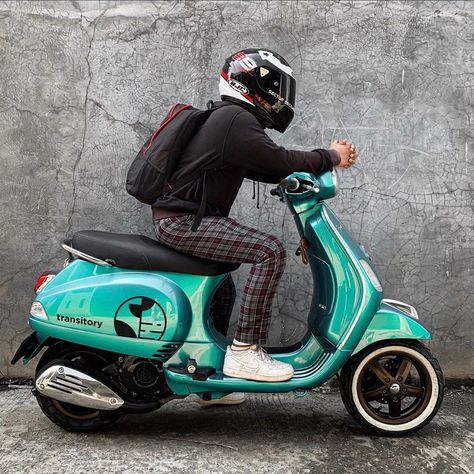 VESPA MATIC GALLERY (@vespamaticgallery) posted on Instagram: “Vespa LX⚡️ ======================= 𝗚𝗔𝗟𝗟𝗘𝗥𝗬 𝗩𝗘𝗦𝗣𝗔 𝗠𝗔𝗧𝗜𝗖 📸From: @muh_jordan • • 𝐏𝐋𝐄𝐀𝐒𝐔𝐑𝐄 𝐎𝐅 𝐓𝐇𝐄 𝐓𝐎𝐆𝐄𝐓𝐇𝐄𝐑 Follow @vespamaticgallery Tag…” • Aug 26, 2020 at 11:40am UTC Vespa Lx, Italian Scooter, Vespa Gts, Vespa Lambretta, Scooters, Cars And Motorcycles, Motorcycles, Jordan, Bike