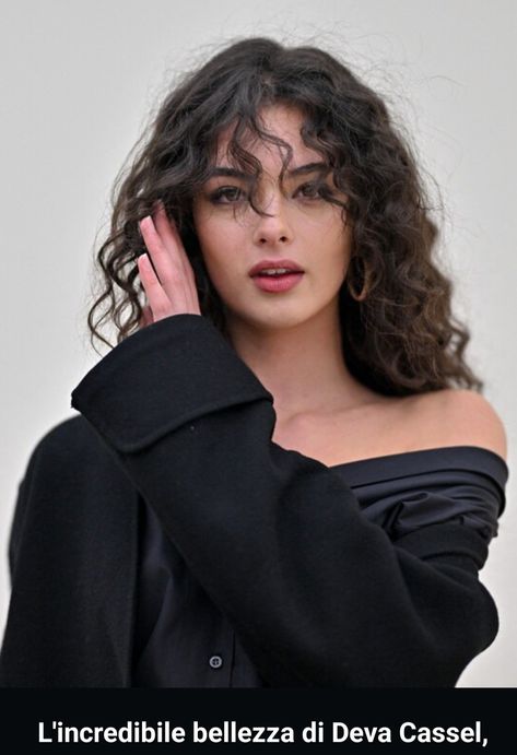 Deva Cassel Hair, Deva Cassel Curly Hair, Deva Cassel Instagram, Curly Hair Celebrities, Deva Cassel, Curly Hair Model, Curly Hair Inspiration, Modeling Tips, Permed Hairstyles