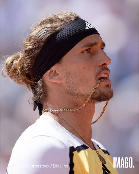 🇪🇸🎾 Carlos Alcaraz becomes the youngest tennis player to win a grand slam on every surface after defeating Alexander Zverev in the Men‘s Singles Final of #RolandGarros. The Spanish tennis prodigy follows into the footsteps of his idol Rafael Nadal with his victory in Paris. 🔗👉🏼See all highlights via the link in bio. #weareIMAGO #FrenchOpen #CarlosAlcaraz #Zverev #ZverevAlcaraz #Tennis #TennisPhotography #Alcaraz Zverev Alexander, Alex Zverev, Sascha Zverev, Tennis Funny, Tennis Photography, Atp Tennis, Carlos Alcaraz, Alexander Zverev, French Open