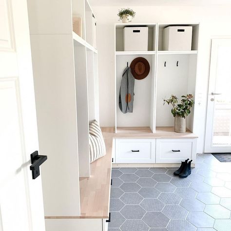 Get inspired with these IKEA MUDROOM IDEAS. Our images will help you take your design ideas to the next level, trust Houszed to deliver... #ikeamudroomideas #mudroomideasikea #mudroomstorageideasikea #mudroomideasusingikeafurniture #smallmudroomikeaideas #ikeamudroomstorageideas #ikeagaragemudroomideas #mudroomikeaideas Mudroom Ideas Entryway Ikea, Tiny Mudroom Ideas, Tiny Mudroom Ideas Entryway, Ikea Mudroom Ideas, Tiny Mudroom, Niche In Wall, Nordli Ikea, Ikea Mud Room, Wall Of Storage