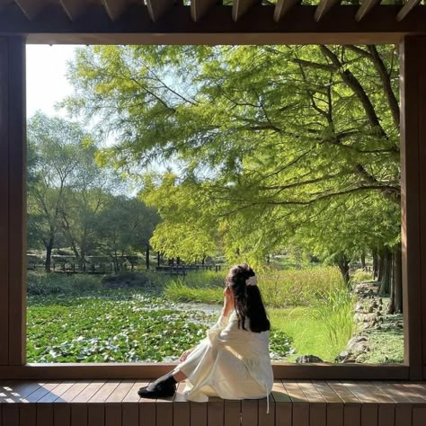 Aesthetic Poses In Nature, Garden Reference Photo, Korean Forest, Korean Nature, Korean Garden, Forest Picnic, Scenery Forest, Garden Forest, Travel People