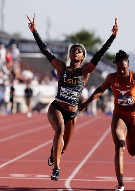 shacarri richardson ShaCarri Richardson Joins a Lineage of Black Track Stars Setting Records In Acrylic Nails Shacari Richardson, Sha'carri Richardson, Track Nails, Flo Jo, Track Black, Track Runners, Athletics Track, Track Pictures, Track Star