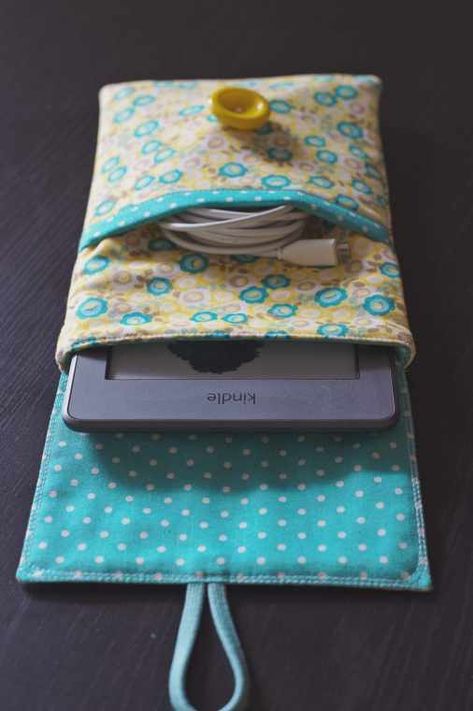 Something A Bit Different: Wordless - Kindle Case • Sewing with katili*made Katie Wagner, Tas Lv, Diy Purses, Pochette Portable, Diy Pencil, Lovely Pictures, Bags Diy, Kindle Cover, Sew Ins