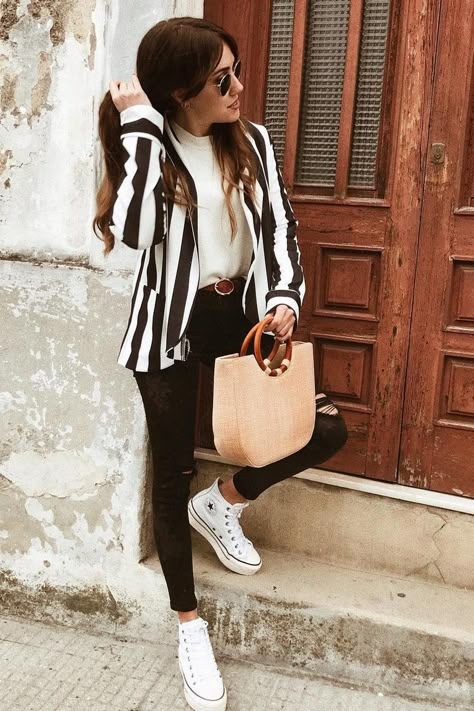 Los mejores looks para llevar con tus Converse blancas Outfit Con Converse, Man Lunch, Outfit Converse, Womens Fashion Casual Chic, Converse Outfits, Look Office, Quoi Porter, Womens Fashion Casual Fall, Outfits With Converse