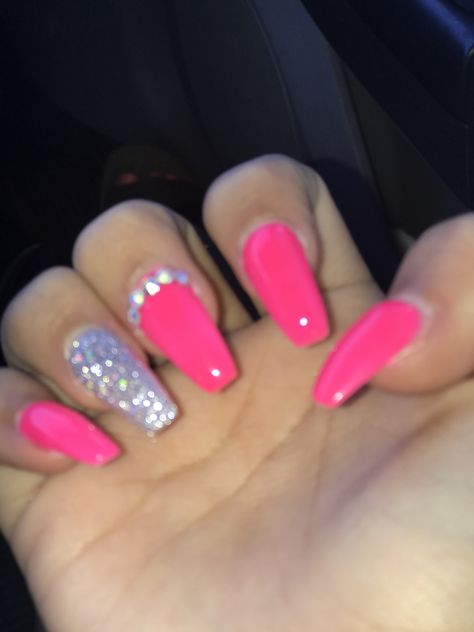 Pretty Hot Pink Nails, Hot Pink Acyrilics Nails, Neon Pink Sparkle Nails, Neon Pink Prom Nails, Nails Inspiration Hot Pink, Hot Pink Acrylic Nails Designs Summer, Neon Pink Glitter Nails, Hot Pink Nails Acrylic Design, Bright Pink Glitter Nails