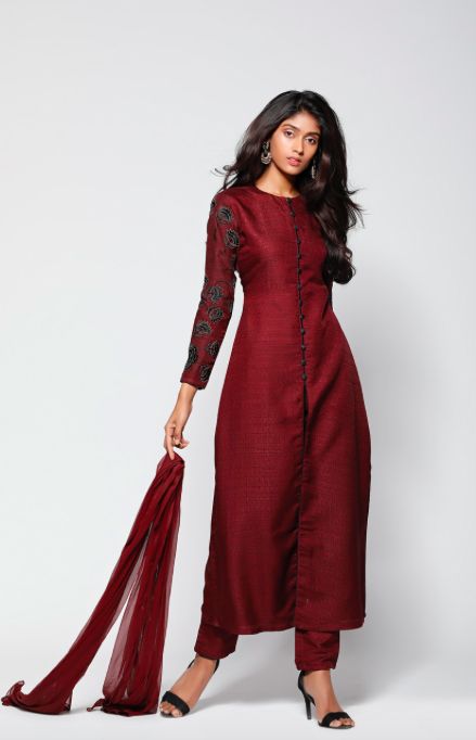 Maroon raw silk salwar kameez Raw Silk Churidar Designs, Plan Silk Kurti Designs Latest, Raw Silk Salwar Suit, Silk Chudidar Salwar Suits, Silk Salwar Patterns, Maroon Kurti Designs, Plain Raw Silk Kurti Designs, Plain Raw Silk Suits, Raw Silk Kurti Designs