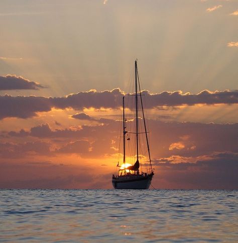 Sunset Yacht, Yacht Photos, Cruise Italy, Sailing Cruises, Water Art, Yacht Charter, Boat Rental, Tall Ships, Beautiful Sunset