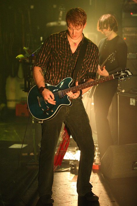 Josh Homme and Dean Fertita Joshua Homme, Pin Straight Hair, Josh Homme, Red Hair Men, Queens Of The Stone Age, Uh Huh, Mens Outfit Inspiration, Band Photos, Ice Age