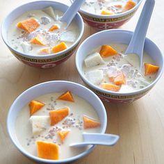 Bubur Cha Cha! Refreshing #Malaysian #Nyonya #dessert Bubur Cha Cha, Malaysian Dessert, Kulfi Recipe, Malaysian Cuisine, Chinese Dessert, Coconut Soup, Palm Sugar, Malaysian Food, Fruit Breakfast