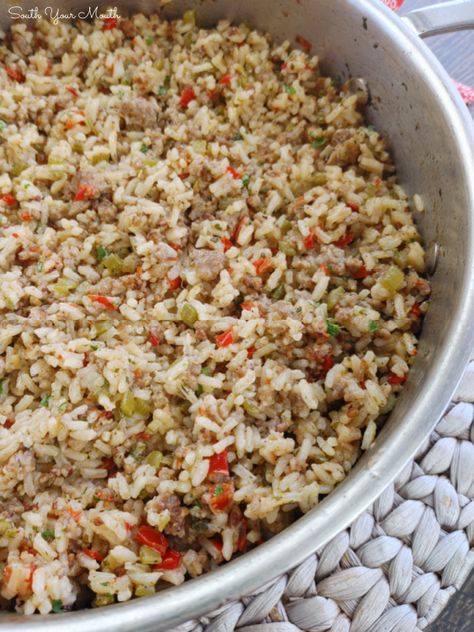 Bojangles Dirty Rice, Bojangles Dirty Rice Recipe, Cajun Dirty Rice Recipe, Cajun Dirty Rice, Rice Dressing, Cajun Rice, Dirty Rice Recipe, Pork Sausage Recipes, Dirty Rice