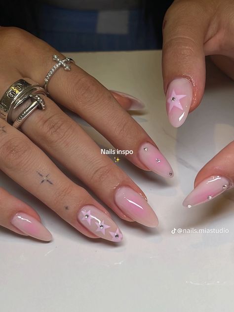 Almond Pink Nails Design, Almond Nails Designs Pink, Pink Almond Nail Ideas, Oval Nails Ideas, Aesthetic Nails Summer, Nail Inspo Aesthetic, Disposable Tablecloth, Hello Nails, Aesthetic Nails