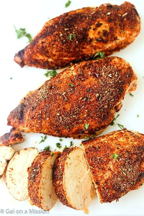 Baked Cajun Chicken Breasts Recipe - The juiciest baked chicken breasts ever! #chicken #breast #recipes Cajun Chicken Breast, Baked Cajun Chicken, Chicken Breasts Recipe, Juicy Baked Chicken, Cajun Chicken Pasta, Cajun Chicken, Baked Chicken Breast, Dry Rub, Idee Pasto Sano