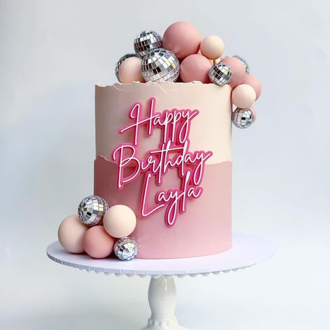 Taylor Cake Designs on Instagram: “Pretty pink disco cake 🪩💗 . . . #prettypink #prettypinkcake #discocake #prettydisco #buttercream #buttercreamcake #birthdaycake…” 30th Cake Designs, Disco Ball Barbie Cake, Food Table Backdrop Ideas, Pink Disco Cake Ideas, Hot Pink Disco Cake, Pretty Pink Birthday Cake, Disco Barbie Birthday Party, Pink Disco Party Cake, Pink Disco Ball Cake