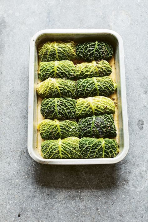 Stuffed Savoy Cabbage Leaves Grape Leaf Recipes, Savoy Cabbage Recipes, Cabbage Ideas, Aga Recipes, Sandwich Night, Side Vegetables, Guest Recipes, Cooking Garbanzo Beans, Lettuce Grow