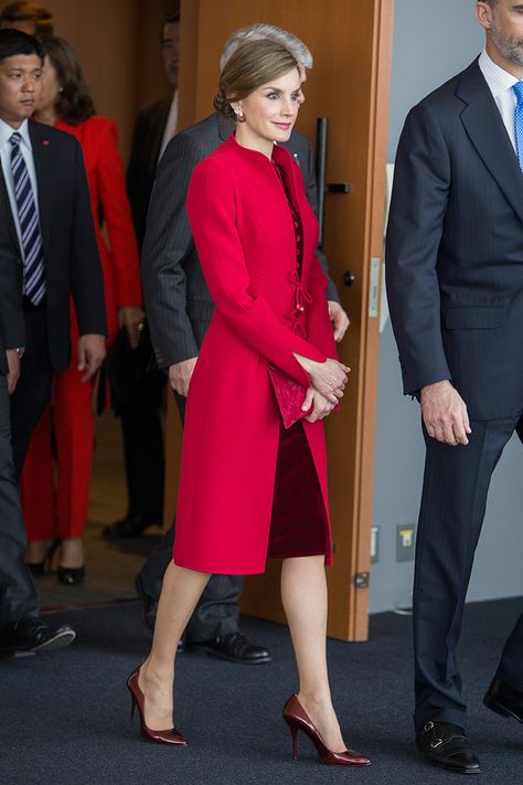 Armani Dress, Princess Letizia, Estilo Real, Letizia Of Spain, Royal Look, Red Dress Style, Queen Letizia, Classic Dress, Royal Fashion