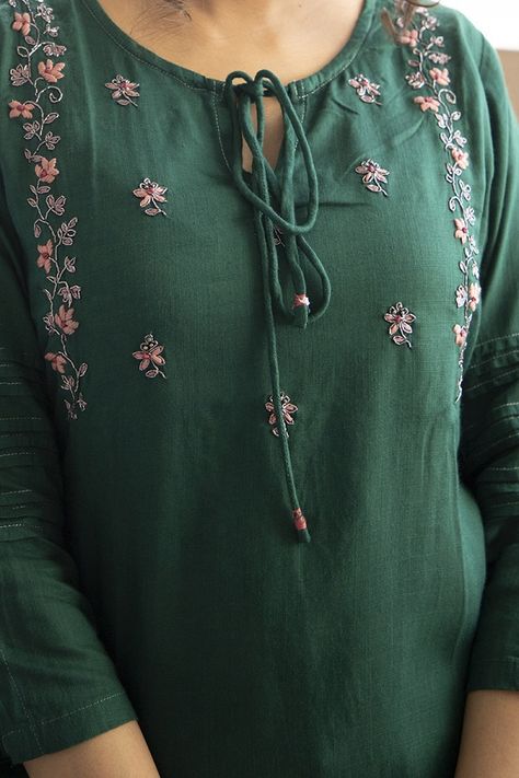 Dark Green Cotton Linen Suit Set Wallpaper Boho, Kurti Embroidery, Womens Pants Design, Churidar Designs, Silk Kurti, Hand Embroidery Dress, Embroidery On Kurtis, Neck Designs For Suits, Cotton Kurti Designs