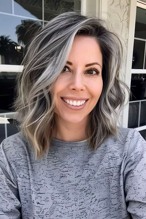 Stunning Salt and Pepper Hair Inspo for Women of All Ages - Flo's Blog Wavy Gray Hair, Trendy Hair Color Ideas, Gray Blending, Grey Blending, Grey Hairstyles, Pepper Hair, Women Haircuts, Highlights Ideas, Grey Hair Transformation