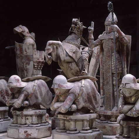 Full-sized clay models - some twelve feet high - of all 32 chess pieces were sculpted, molds were made and the figures cast. The pieces were radio-controlled to move across the board, battle, and even explode. The only digital effects in the scene are dust and debris that were added to enhance the visual impact of the explosions. #HarryPotter Harry Potter Chess Board, Harry Potter Chess, Spirit Fanfic, Clay Models, Stile Harry Potter, The Sorcerer's Stone, Newt Scamander, Hogwarts Aesthetic, Lord Voldemort