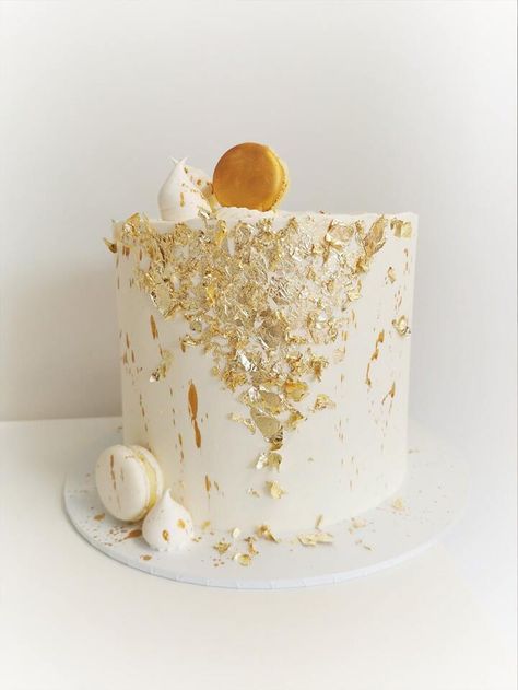 White Cake With Gold Flakes, Cake Flavors List, Gold Macaron, Gold Foil Cake, Ice Cream Decoration, Gold Cakes, Gold And White Cake, Foil Cake, Cream Decoration