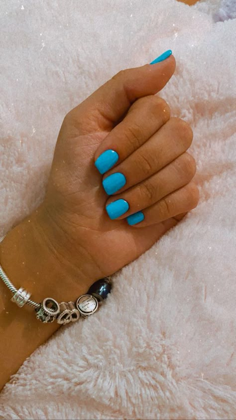 Turquoise Gel Nails Short, Nails For The Month Of May, Square Turquoise Nails, Bright Turquoise Nails, Beach Gel Nails Ideas Short, Short Nails Teal, Neon Teal Nails, Turquoise Toenails, Turquoise And Red Nails