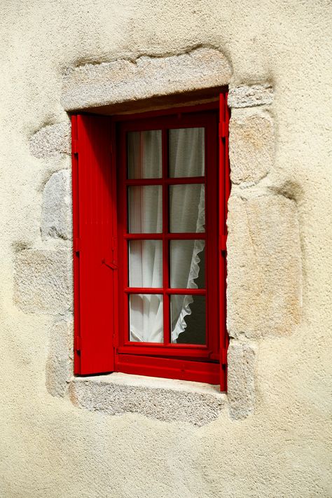 Red Window Frame, Red Windows, Window Photography, Shutters Exterior, Window Pane, Vintage Windows, Colourful Living Room, Wood Windows, Window Frame