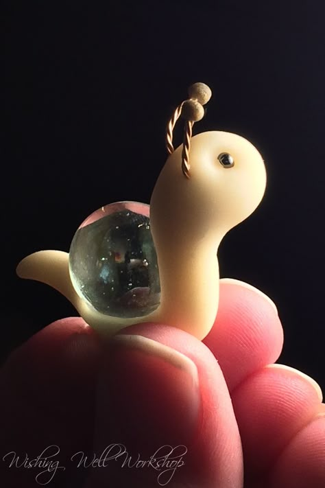 Polymer Clay Glow in the Dark Marble Snail Dark Marble, Clay Artist, Polymer Clay Animals, Clay Figurine, Clay Animals, Modeling Clay, Clay Miniatures, Clay Figures, Fimo Clay