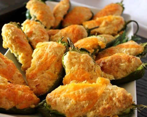 Jalapeno Cornbread Poppers, Jalapeño Cornbread, Poppers Recipe, Chili Cook Off, Think Food, Football Food, Stuffed Jalapeno Peppers, Appetizer Snacks, Finger Foods