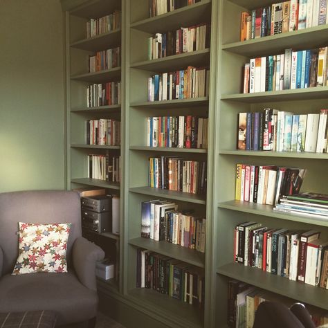 Ceiling And Walls Same Color, Lounge Shelves, Bookshelf Entertainment Center, Green Bookshelf, Green Bookshelves, Oak Bookshelves, Alcove Shelving, Floor To Ceiling Bookshelves, Color Library