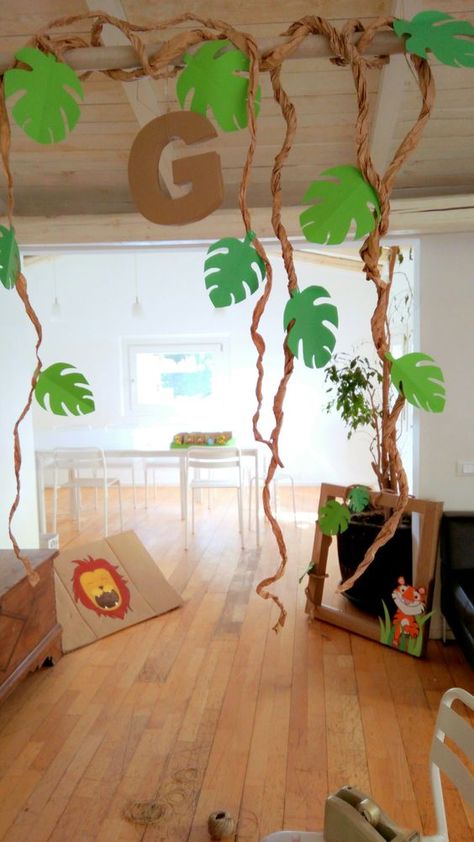 Tiger Theme Party Decorations, Jungle Theme Classroom Decorations Ideas, Lion Decorations, Welcome To The Jungle Theme, Tiger Decorations, Zoo Decorations, Jungle Frame, Jungle Theme Classroom Decorations, Jungle Vines