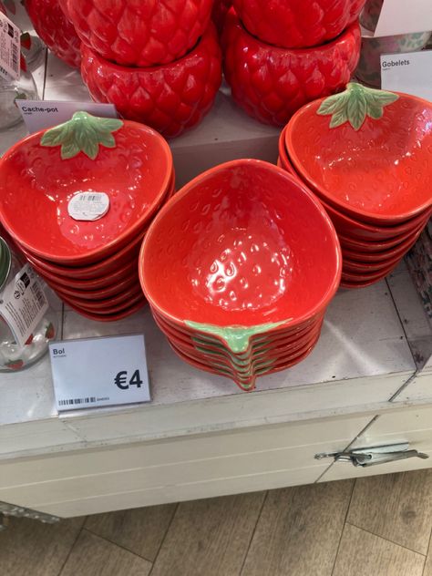 Strawberry Bowl, Strawberry Aesthetic, Red And White Kitchen, Strawberry Kitchen, Earthy Home Decor, Themed Kitchen, Aesthetic Bathroom, Dream Apartment, Kitchen Themes