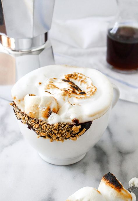 Marshmallow Latte, Latte Recipe, Toasted Marshmallow, Think Food, Coffee Recipes, Marshmallows, Yummy Drinks, Coffee Drinks, The Table