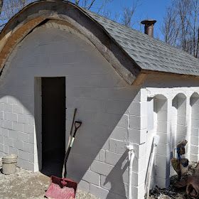 Cinder Block Shed, Masonry Block Wall, Tiny Cinderblock House, Cinder Block Greenhouse Foundation, Rubber Roofing, Concrete Masonry Unit, Masonry Blocks, Mini Barn, Cement Blocks